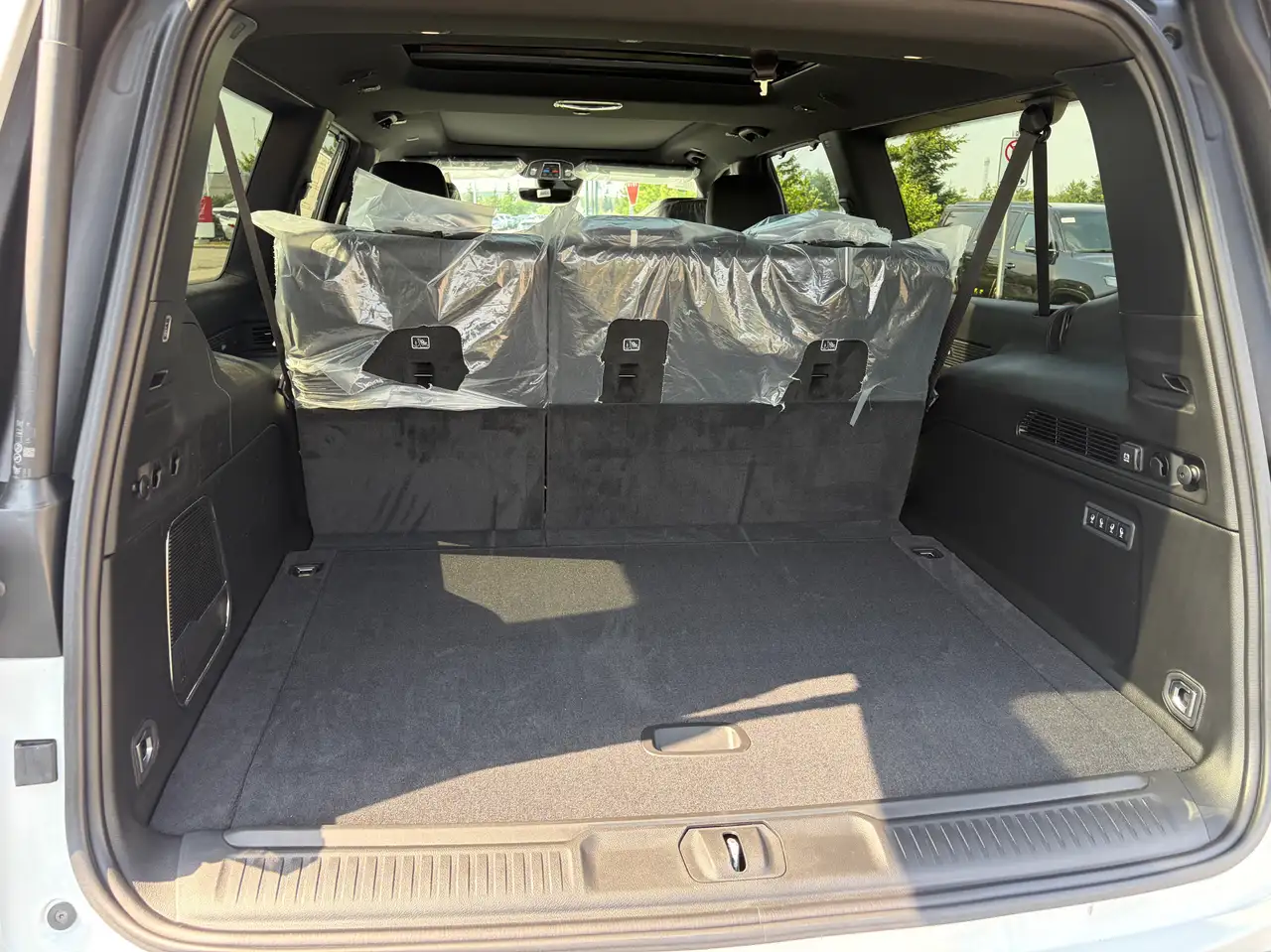 Jeep Grand Wagoneer fotografie Jeep Grand Wagoneer