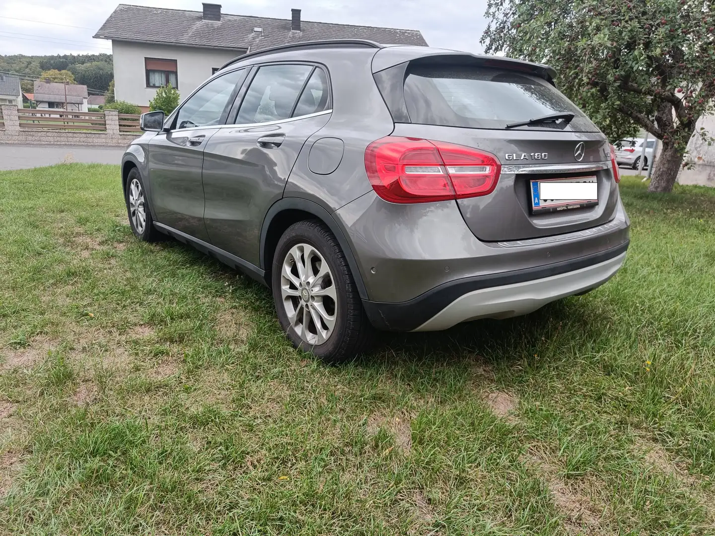 Mercedes-Benz GLA 180 GLA 180 CDI Edition Lifestyle Edition Lifestyle Grau - 2