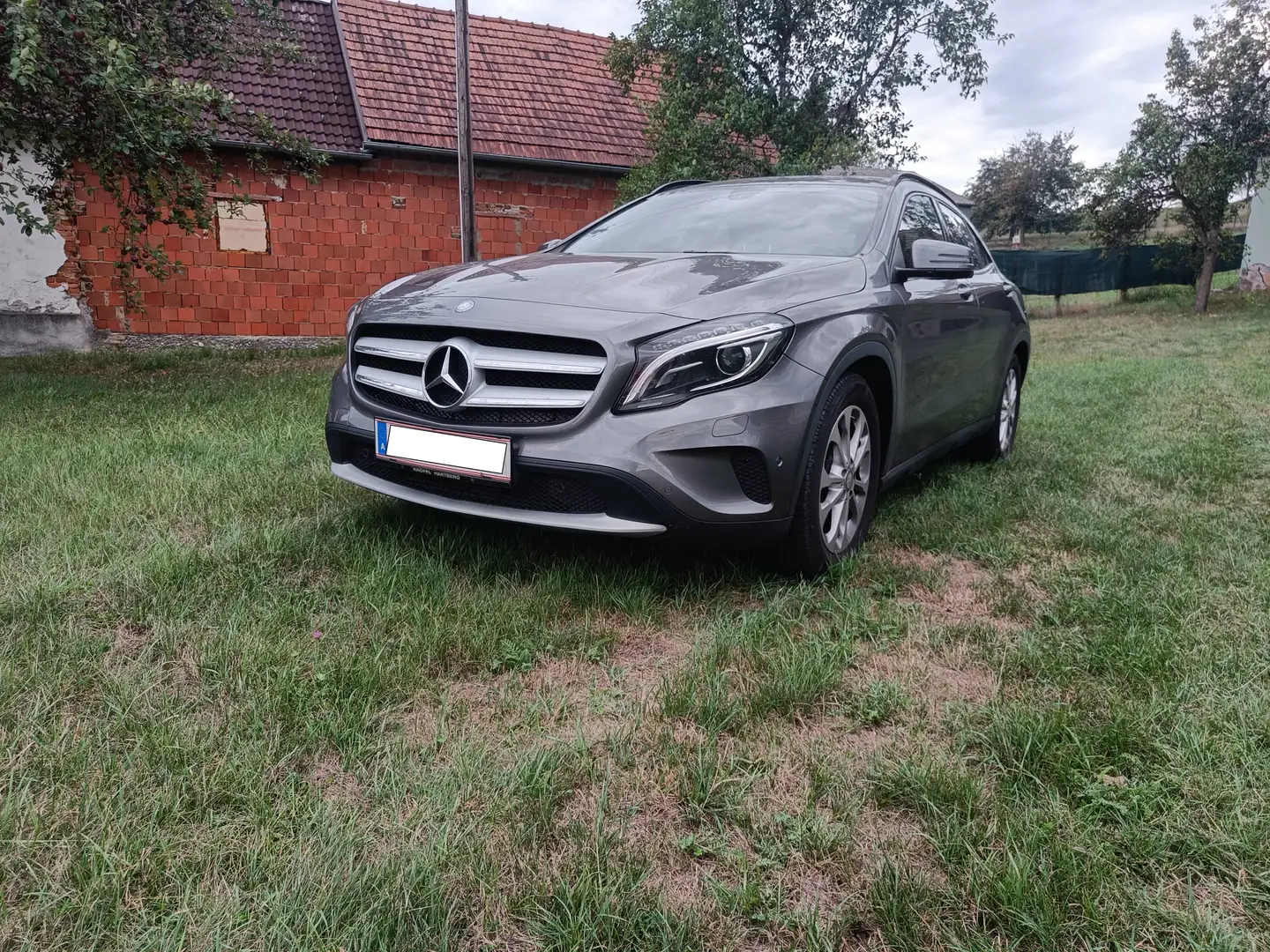 Mercedes-Benz GLA 180 GLA 180 CDI Edition Lifestyle Edition Lifestyle Grau - 1