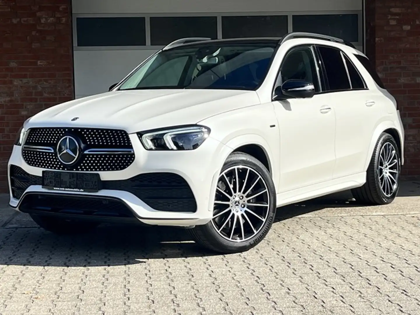 Mercedes-Benz GLE 350 AMG Pano Burmester Luftfederung Weiß - 1