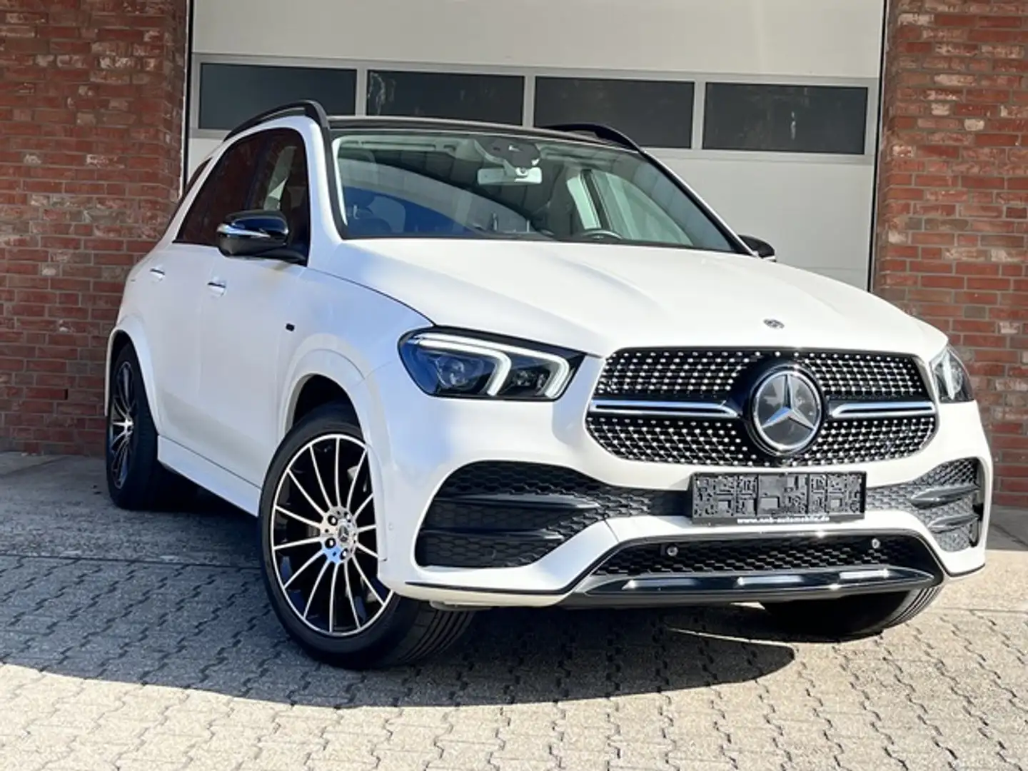 Mercedes-Benz GLE 350 AMG Pano Burmester Luftfederung Weiß - 2