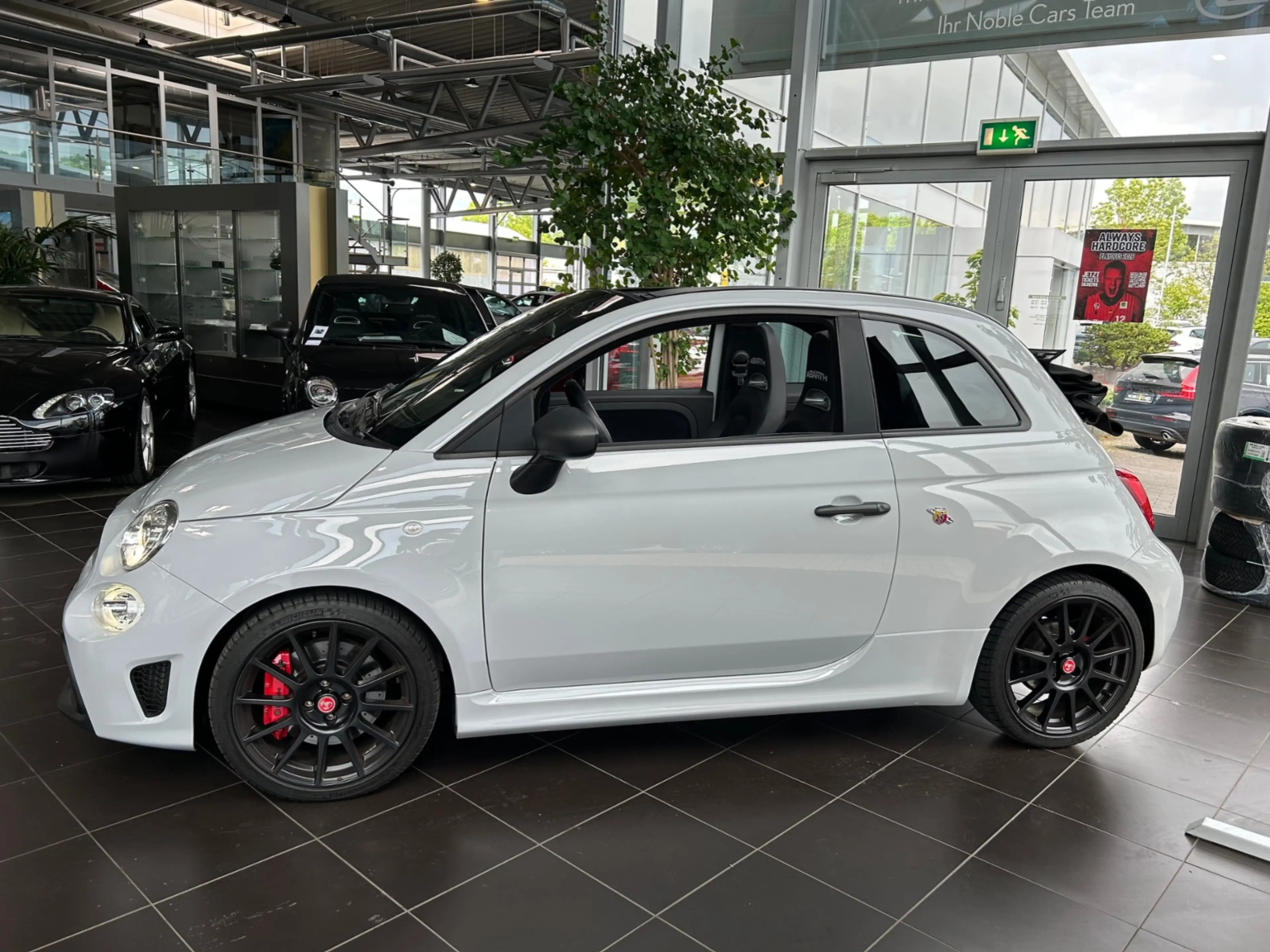 Abarth 595C Cabrio Competizione BEATS XEN CARPLAY PDC — photo 4