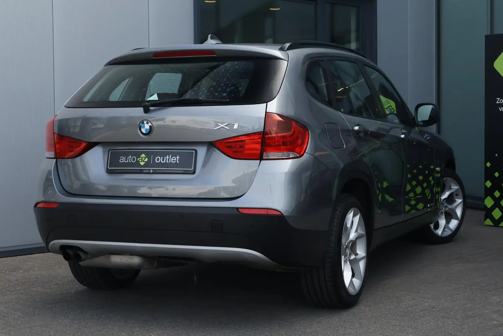BMW X1 sDrive20i Business Grijs - 2