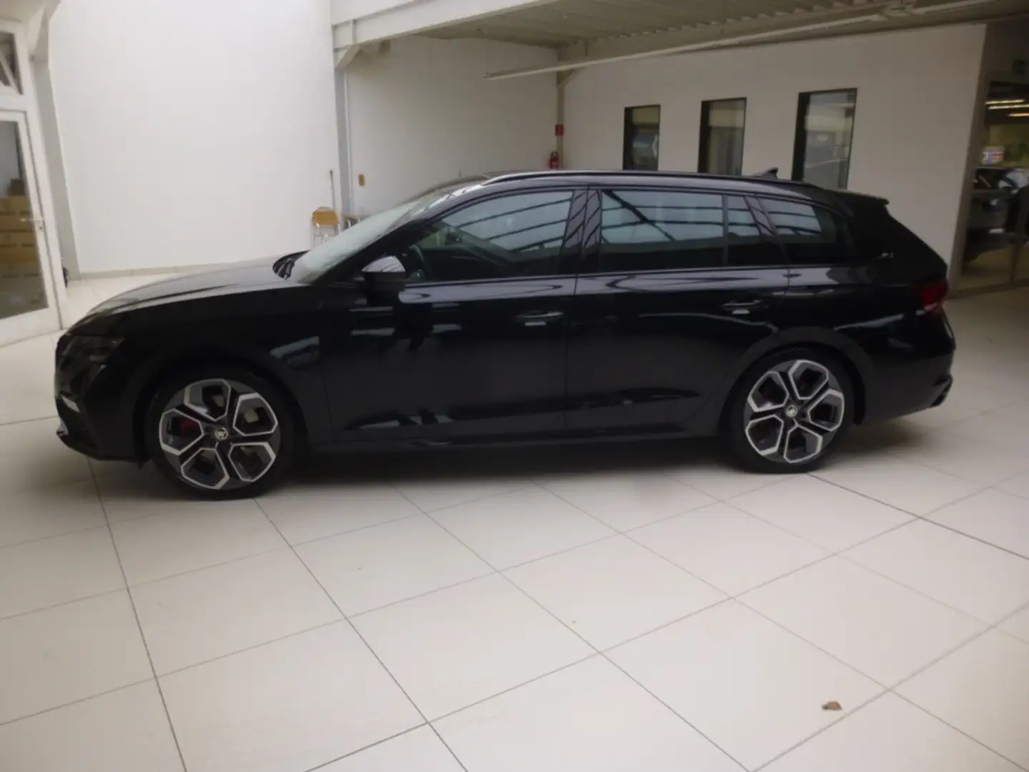 Skoda Octavia Combi RS Plus Schwarz - 2