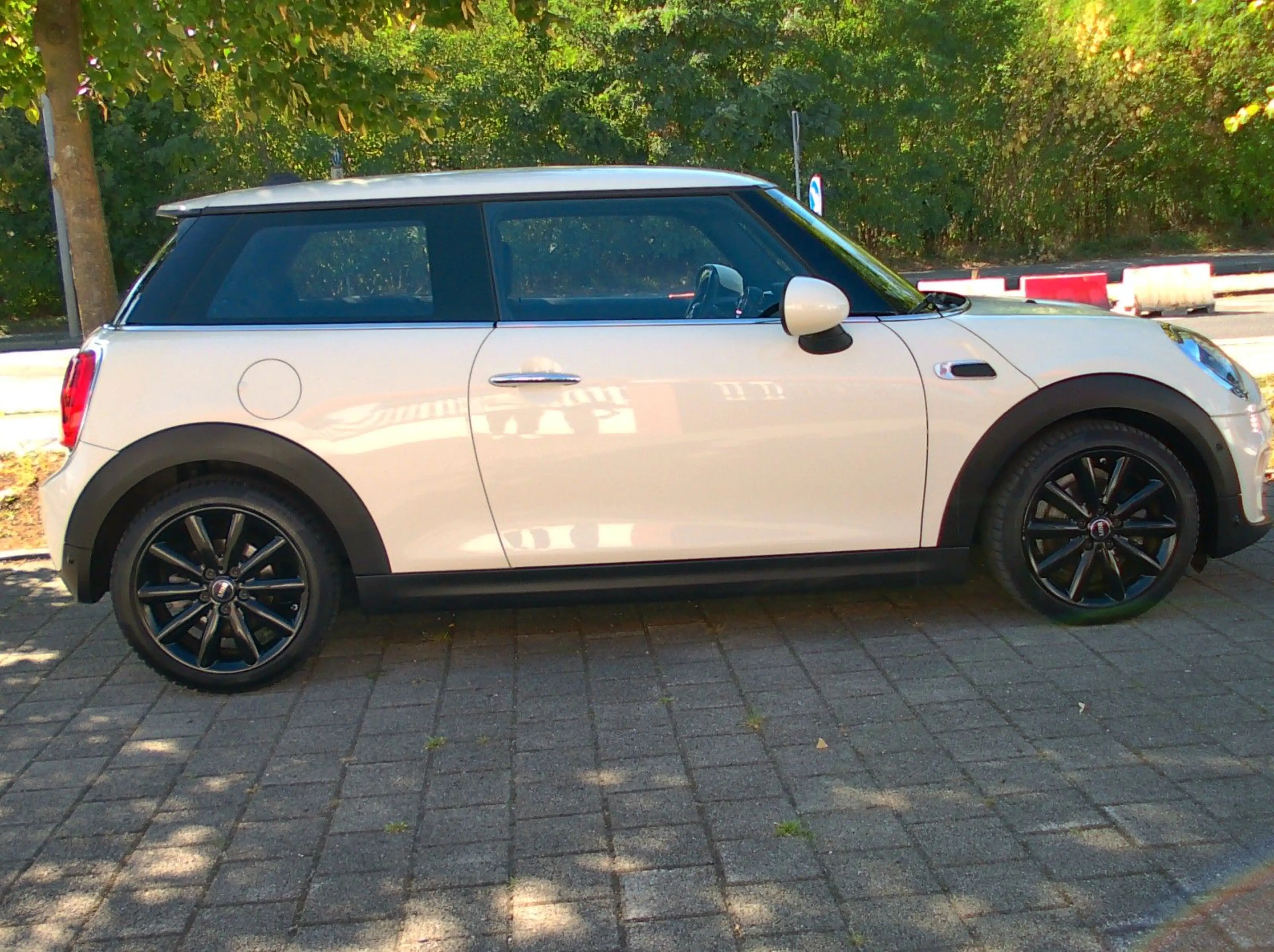 MINI One One — photo 8