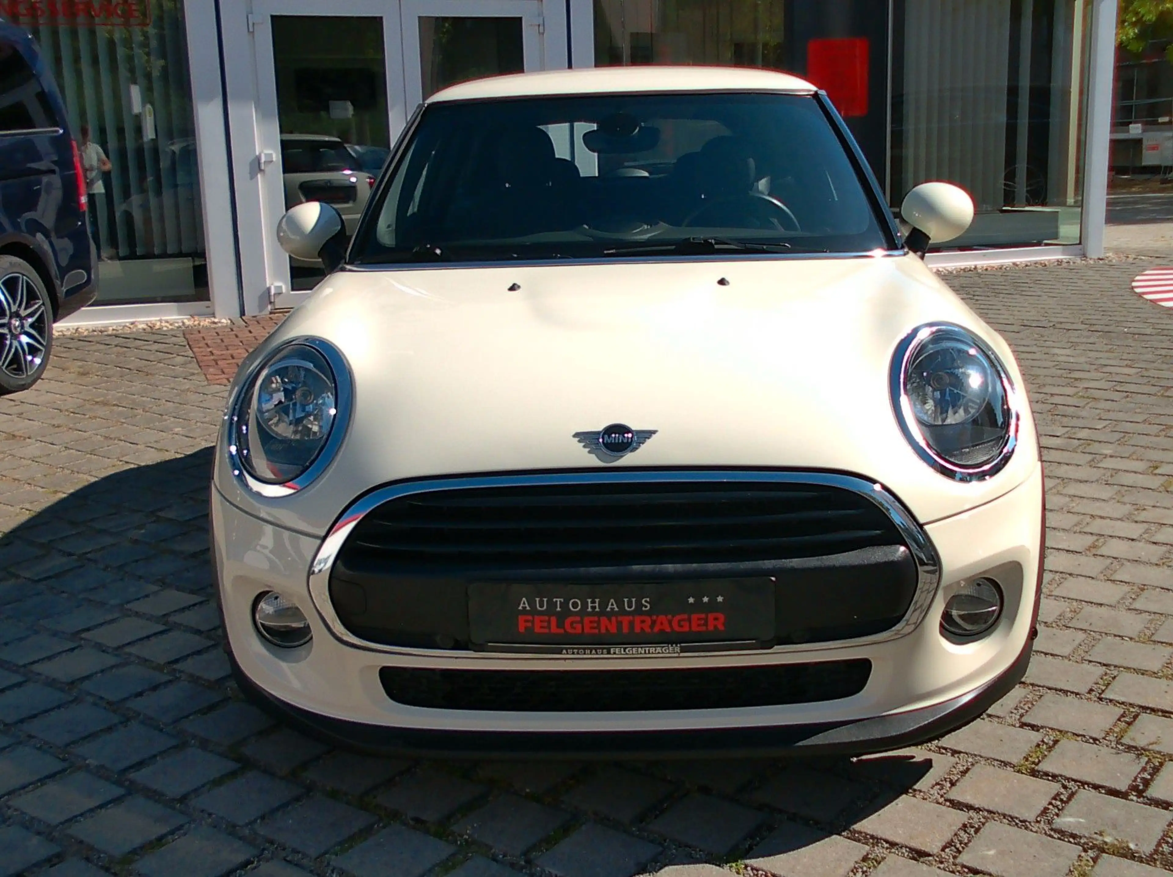 MINI One One — photo 2