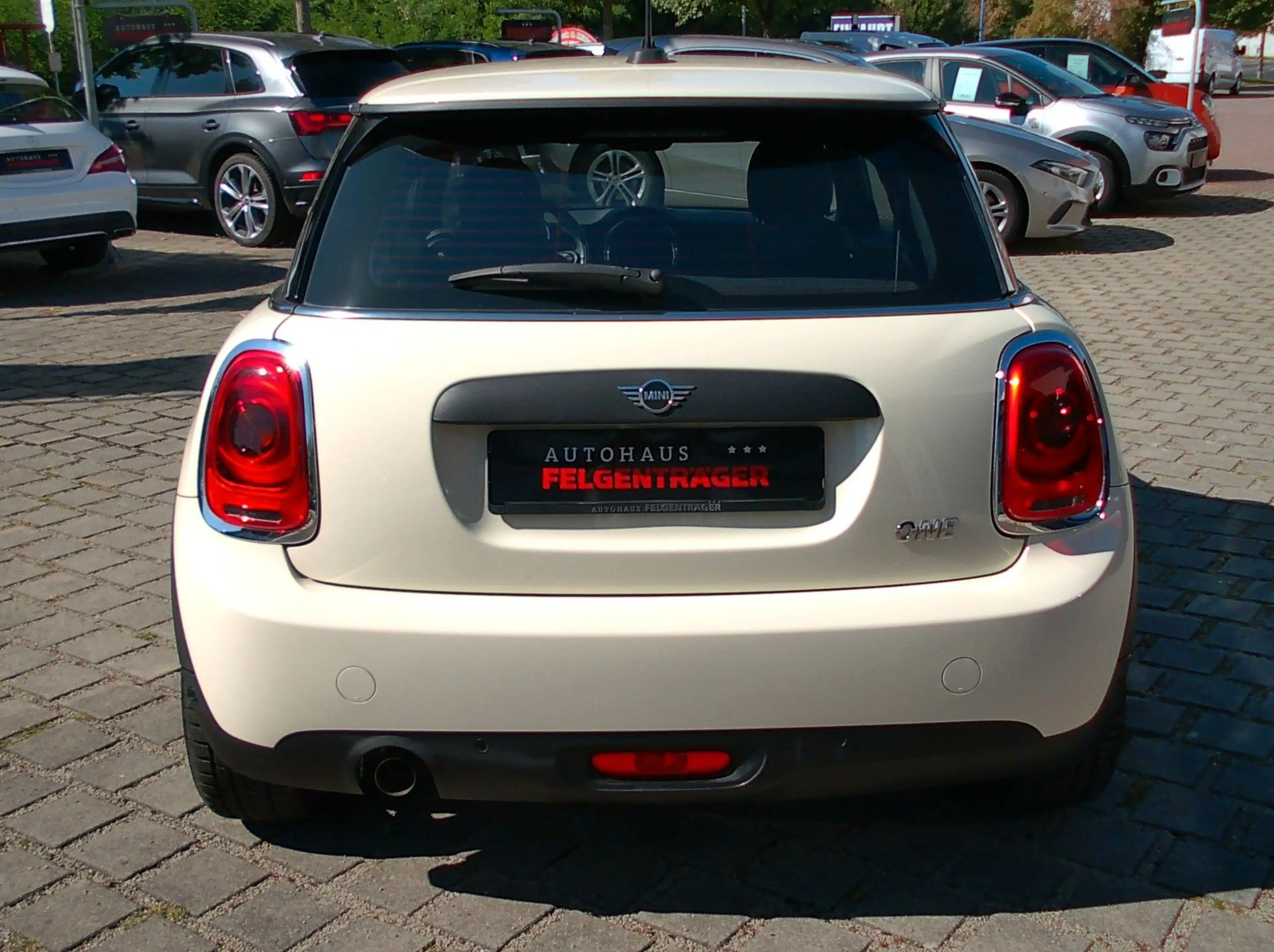 MINI One One — photo 5