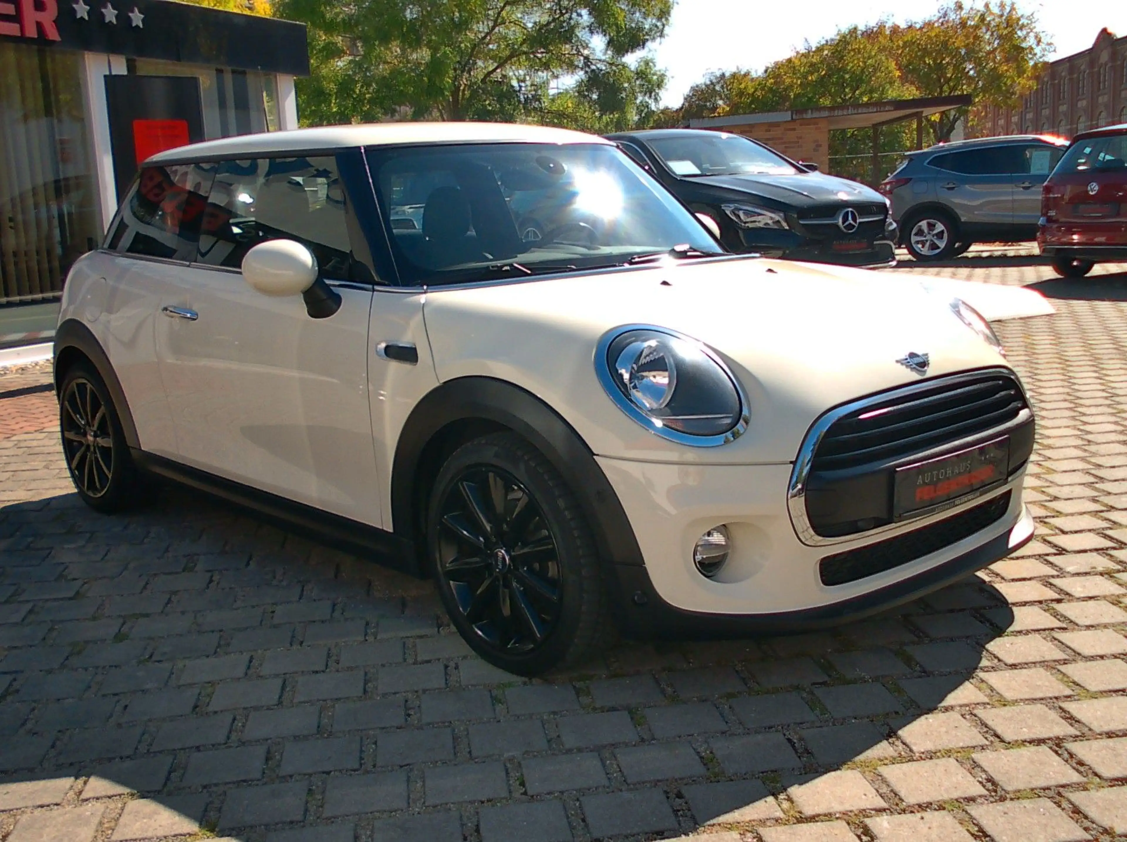 MINI One One — photo 3