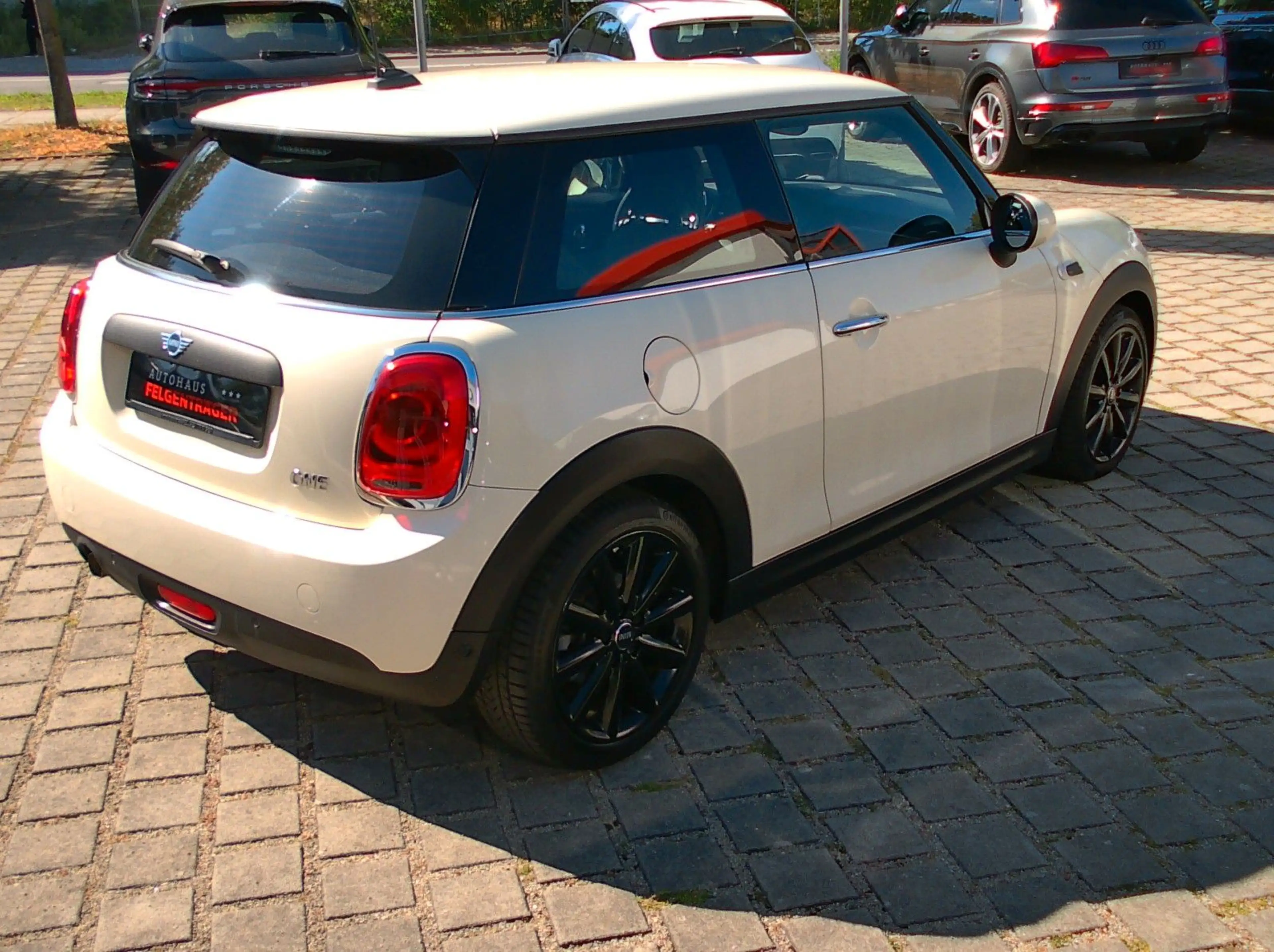 MINI One One — photo 6