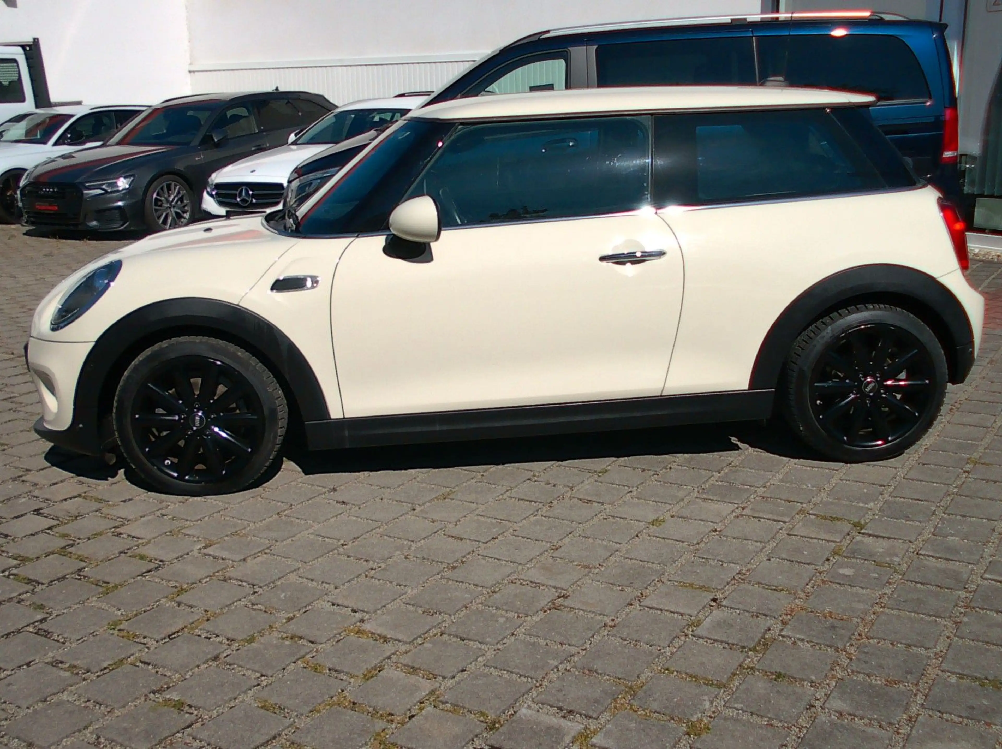 MINI One One — photo 7