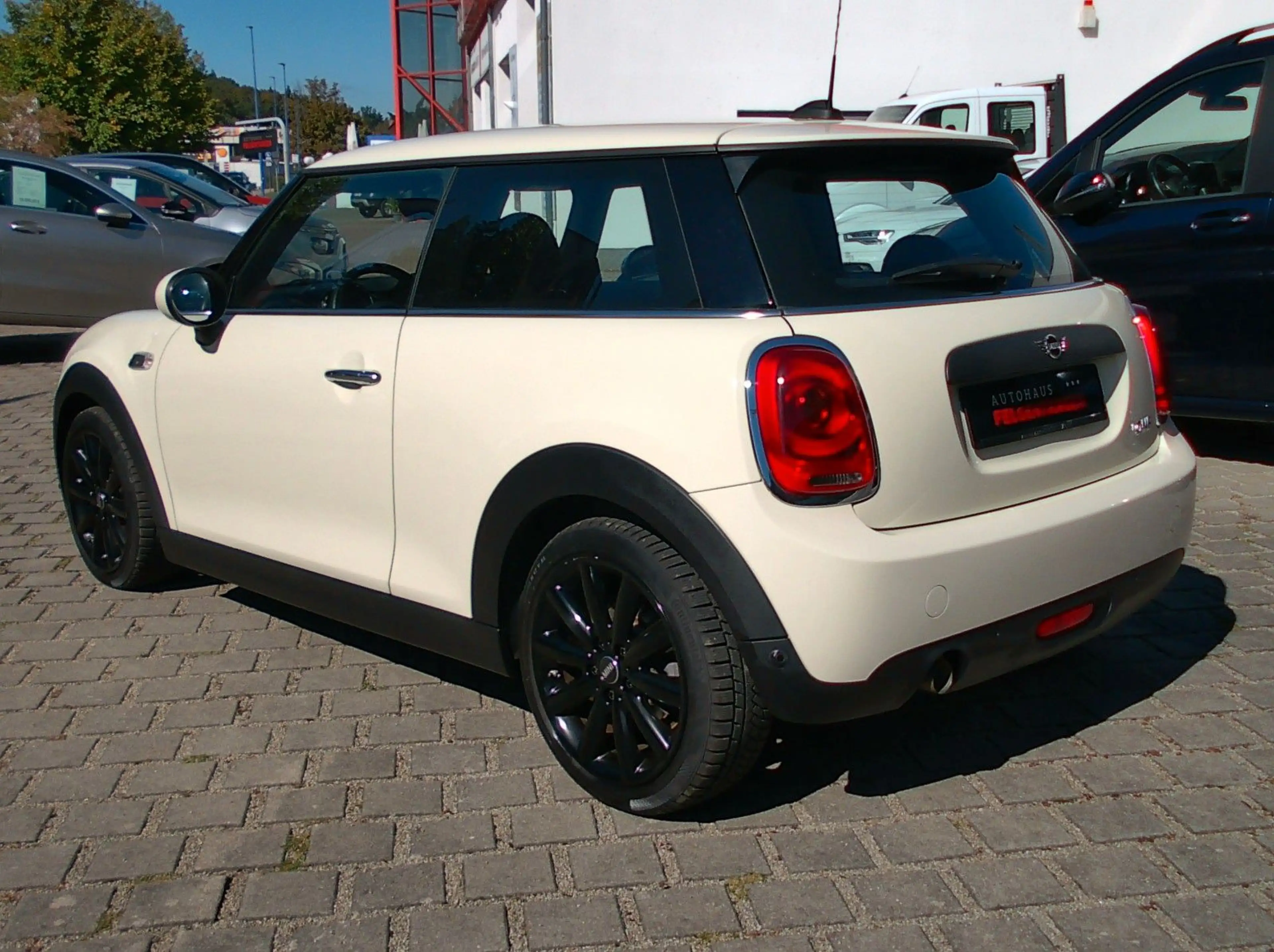 MINI One One — photo 4