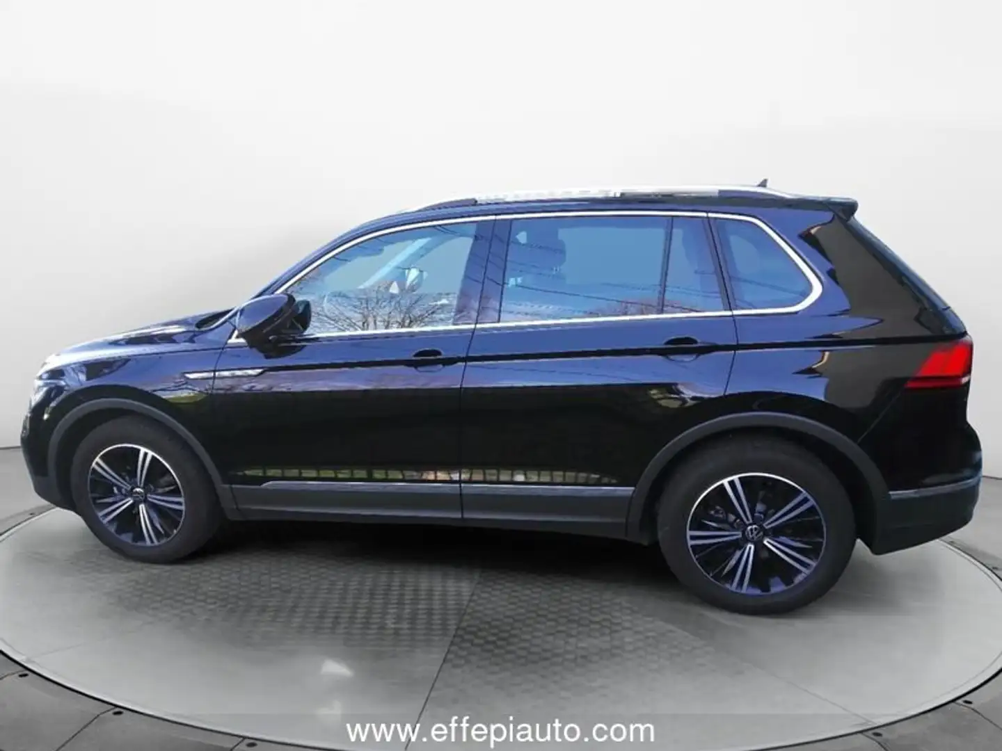 Volkswagen Tiguan 1.5 TSI ACT Life - 2