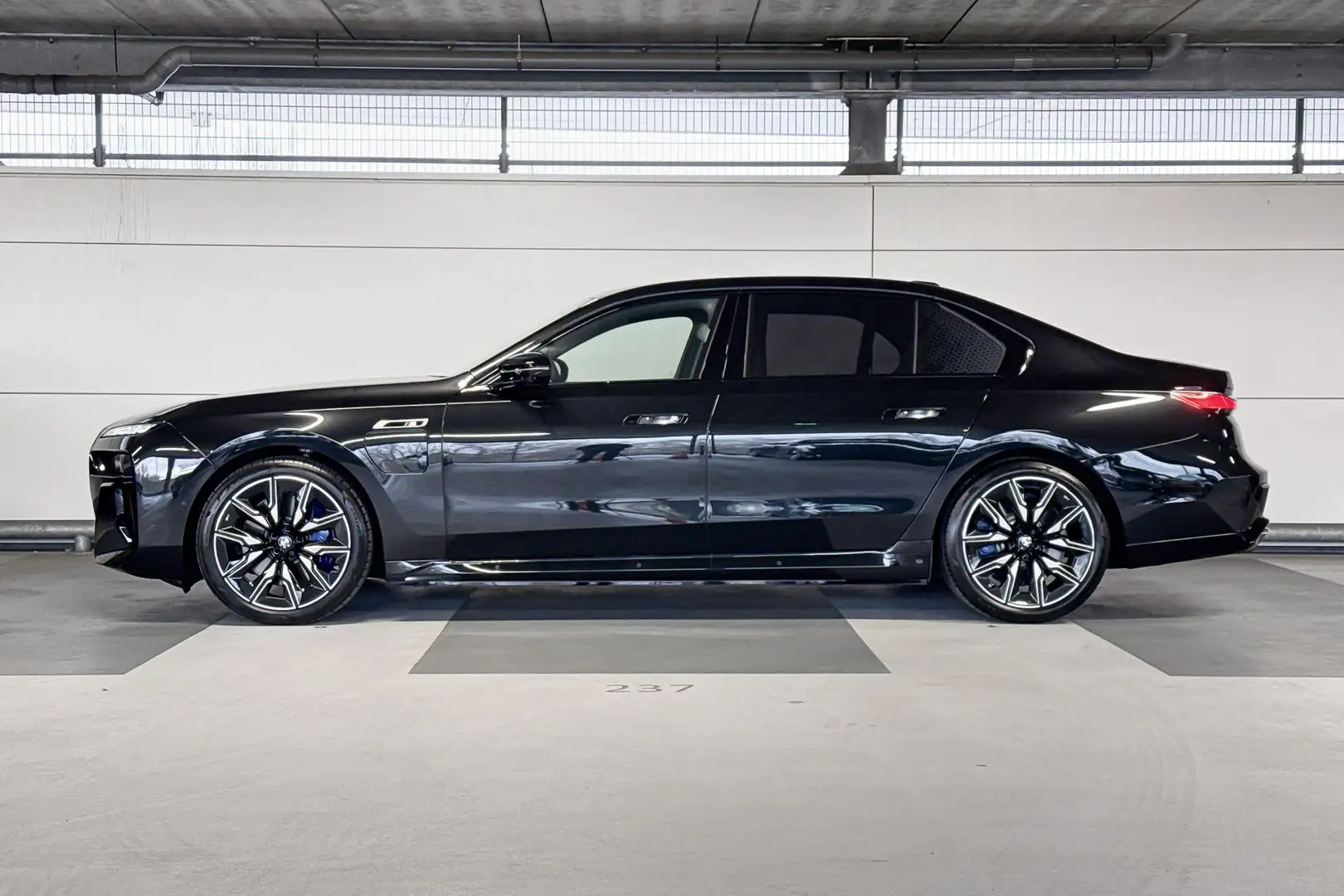 BMW 760 7 Serie M760e xDrive Noir - 2