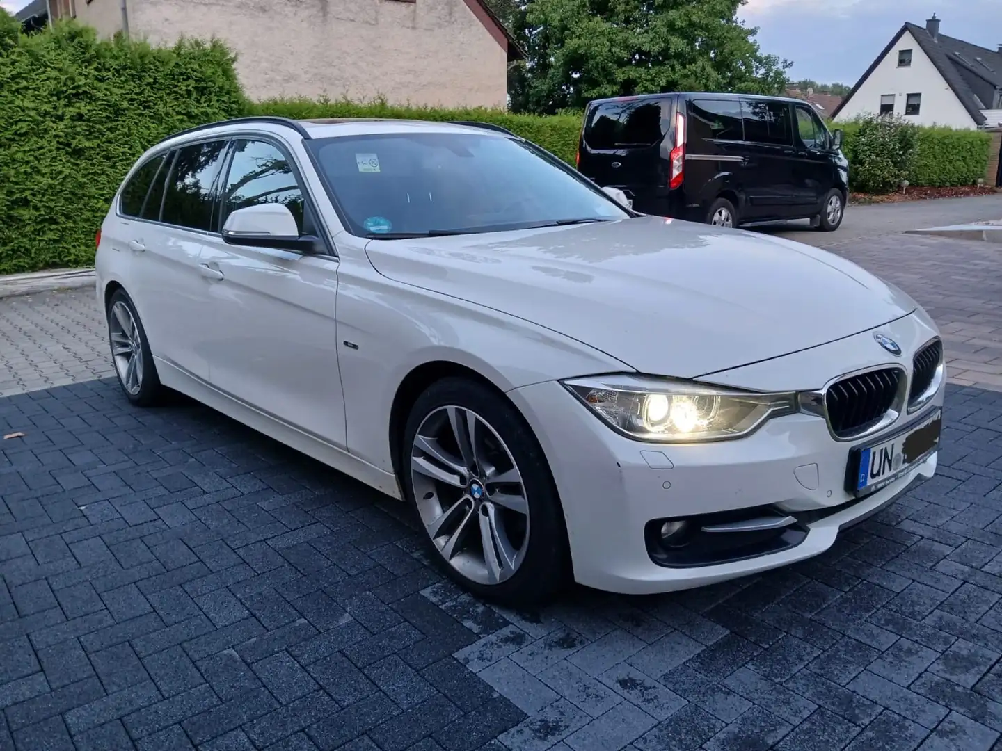 BMW 318 318d xDrive Touring Sport Line HeadUp SHZ White - 1