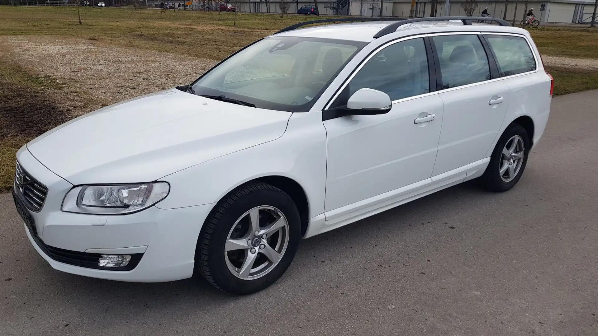Volvo V70 Kombi Linje Classic, hoher Ölverbrauch Weiß - 1