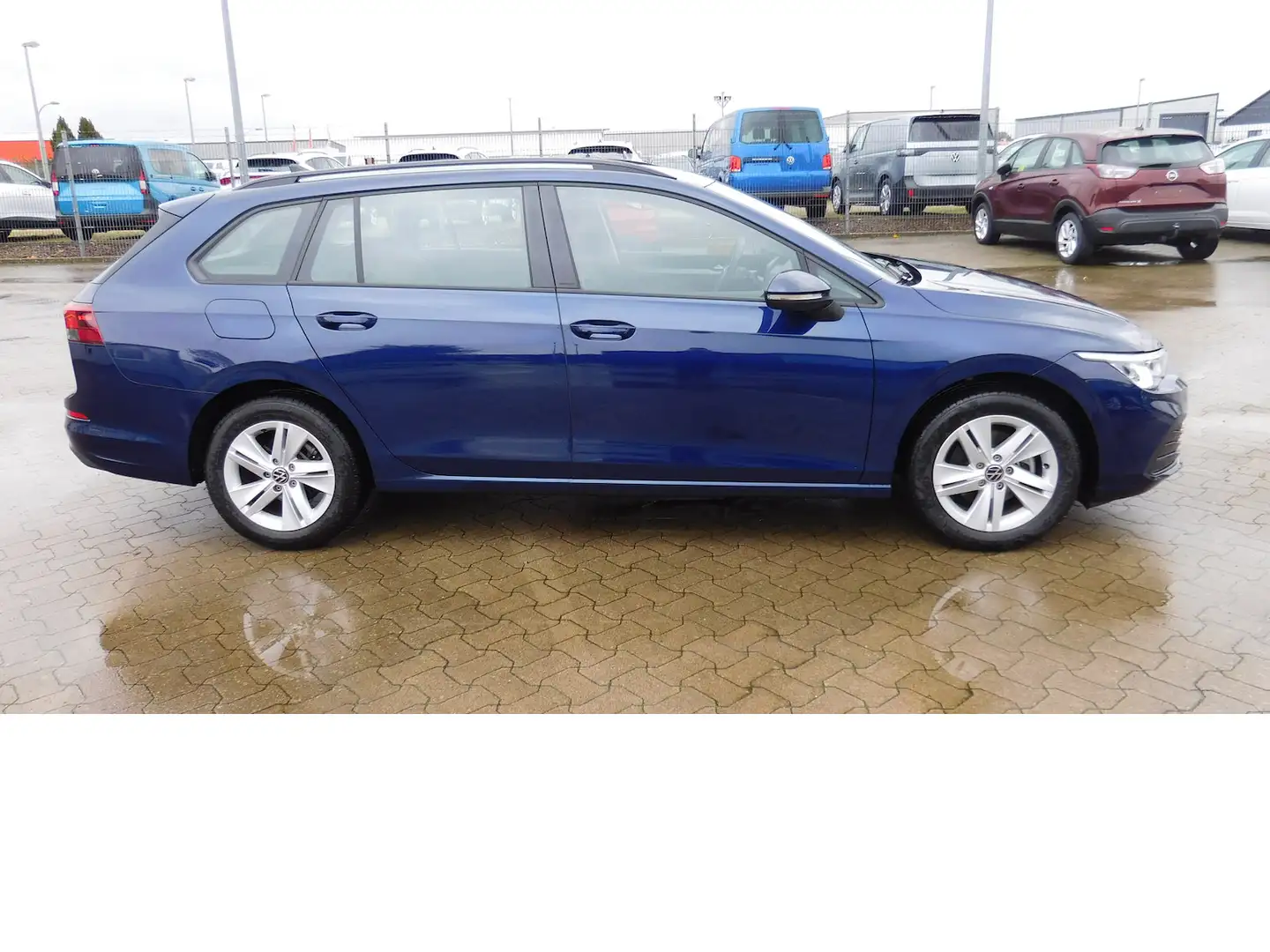 Volkswagen Golf Variant VIII 1.5 e- TSI Life Comfo, DSG Blau - 2