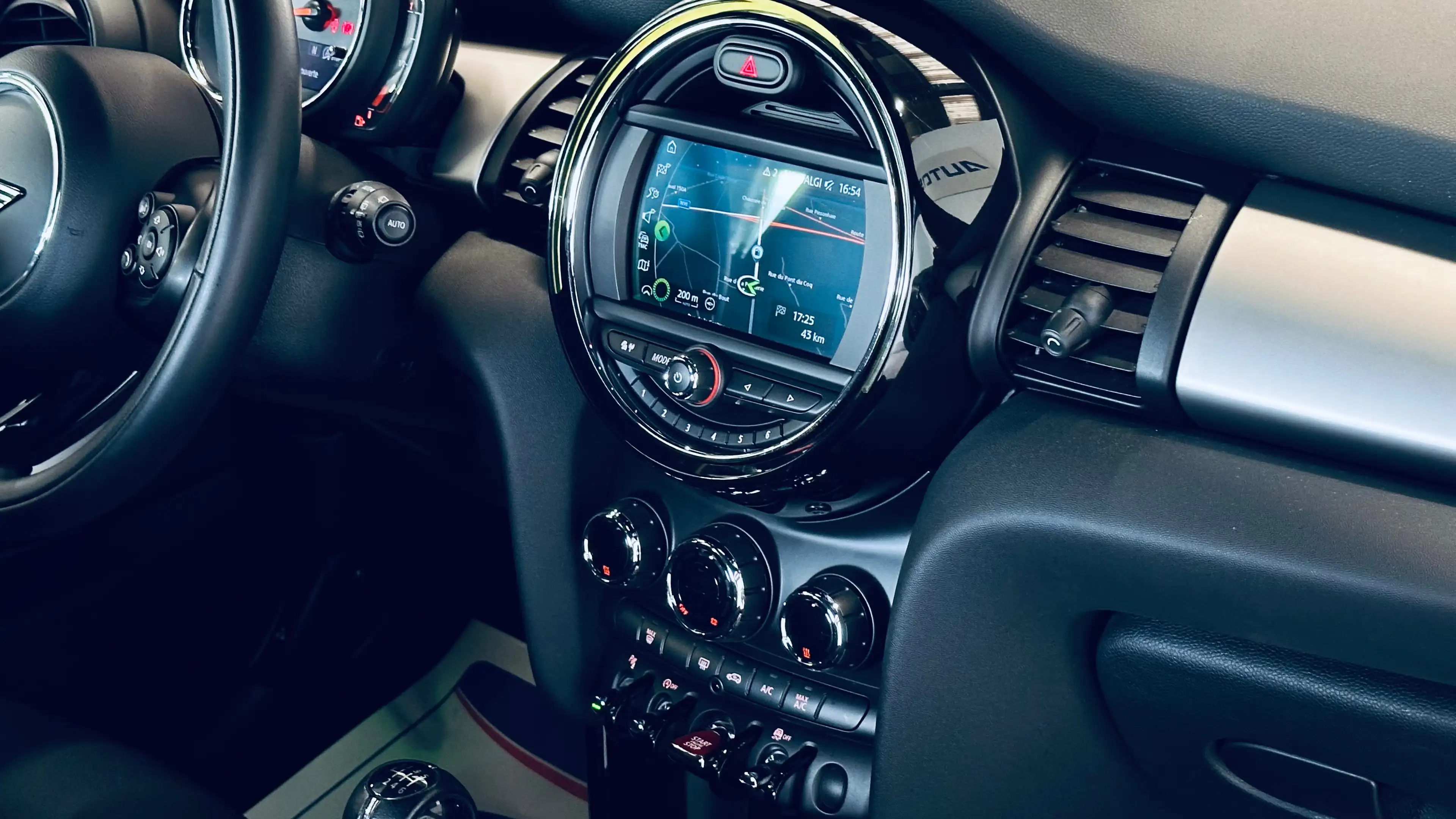 MINI One 1.5 PDC NAVI BLUETOOTH LIM CRUISE CLIM BIZONE — photo 12