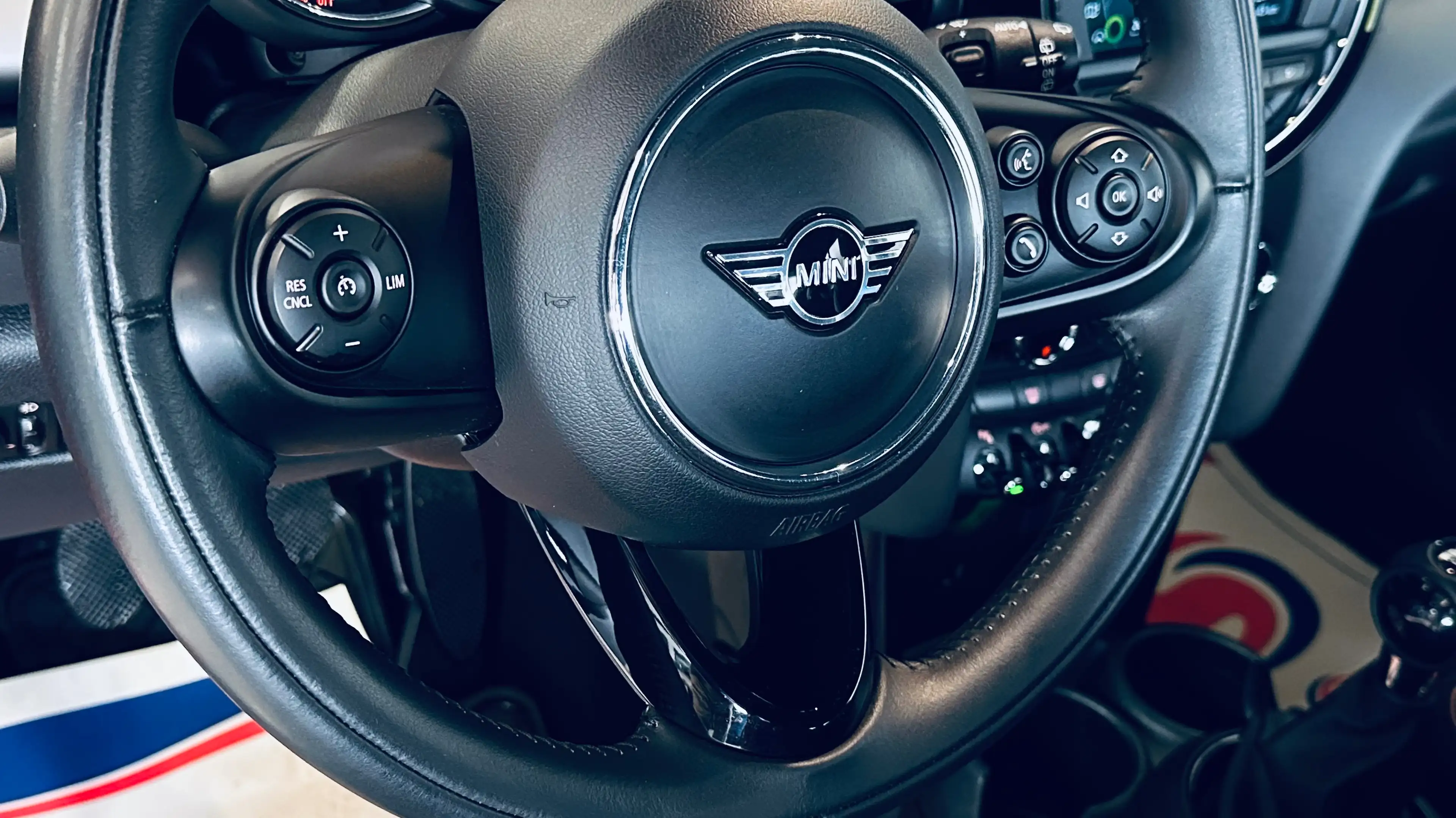 MINI One 1.5 PDC NAVI BLUETOOTH LIM CRUISE CLIM BIZONE — photo 11