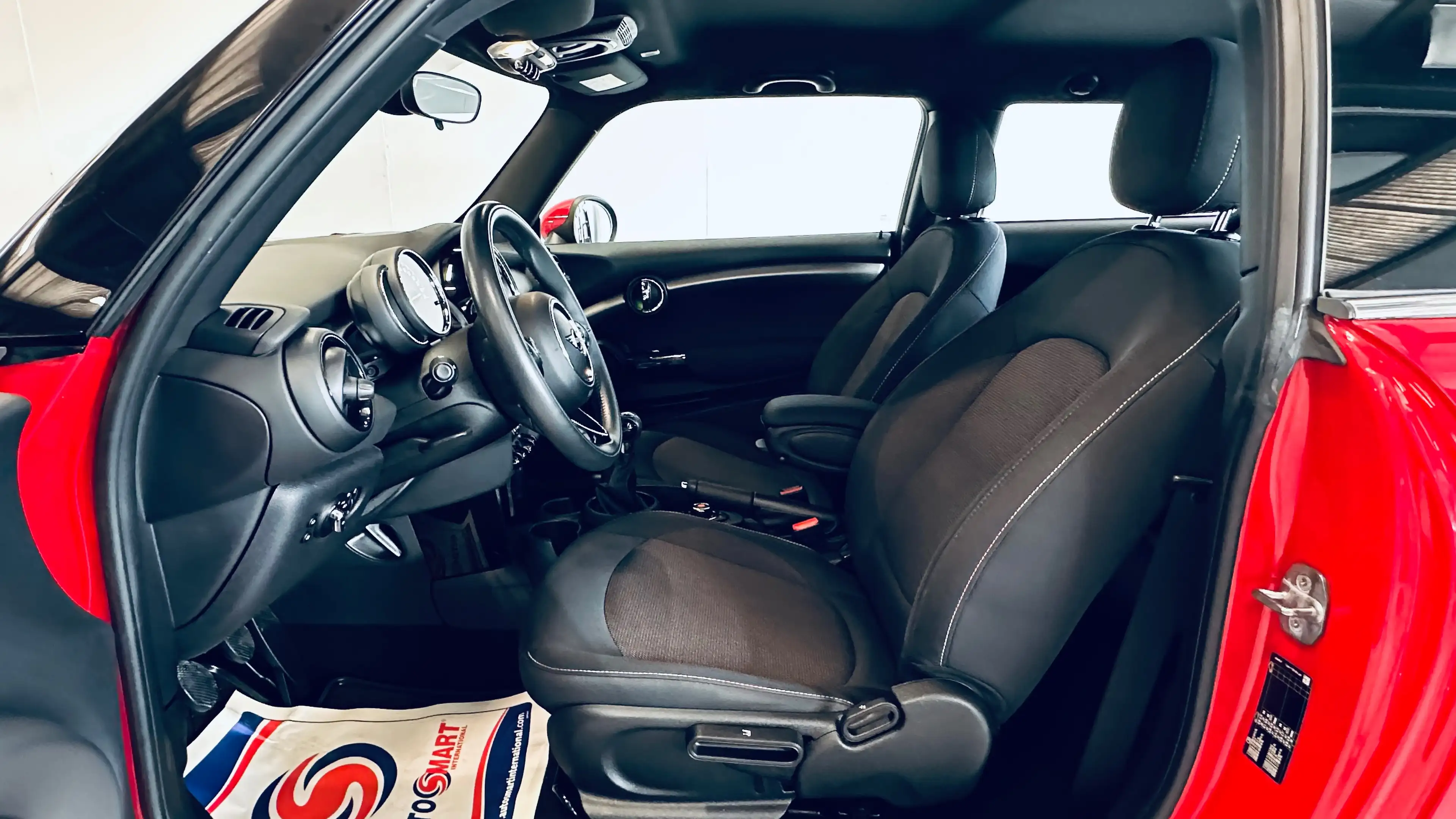 MINI One 1.5 PDC NAVI BLUETOOTH LIM CRUISE CLIM BIZONE — photo 8
