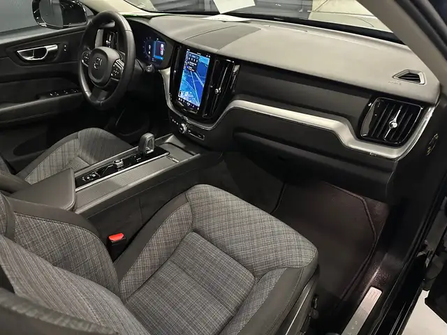 Volvo XC60 view 9