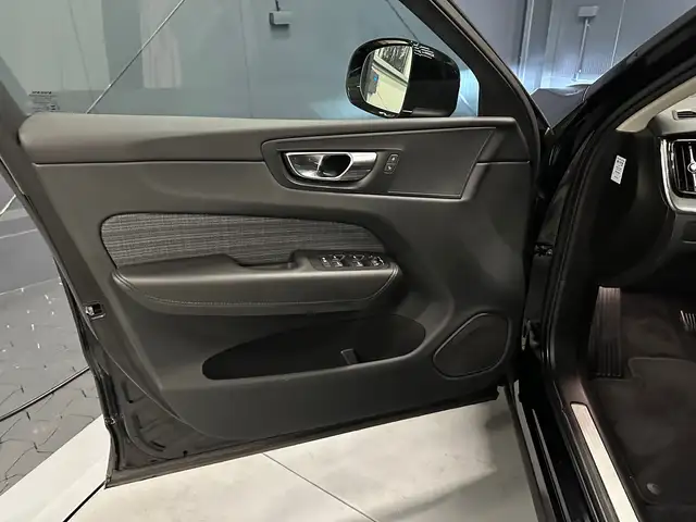 Volvo XC60 view 11