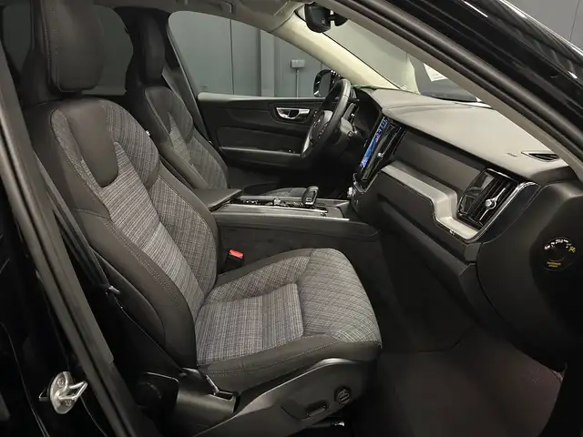 Volvo XC60 view 8