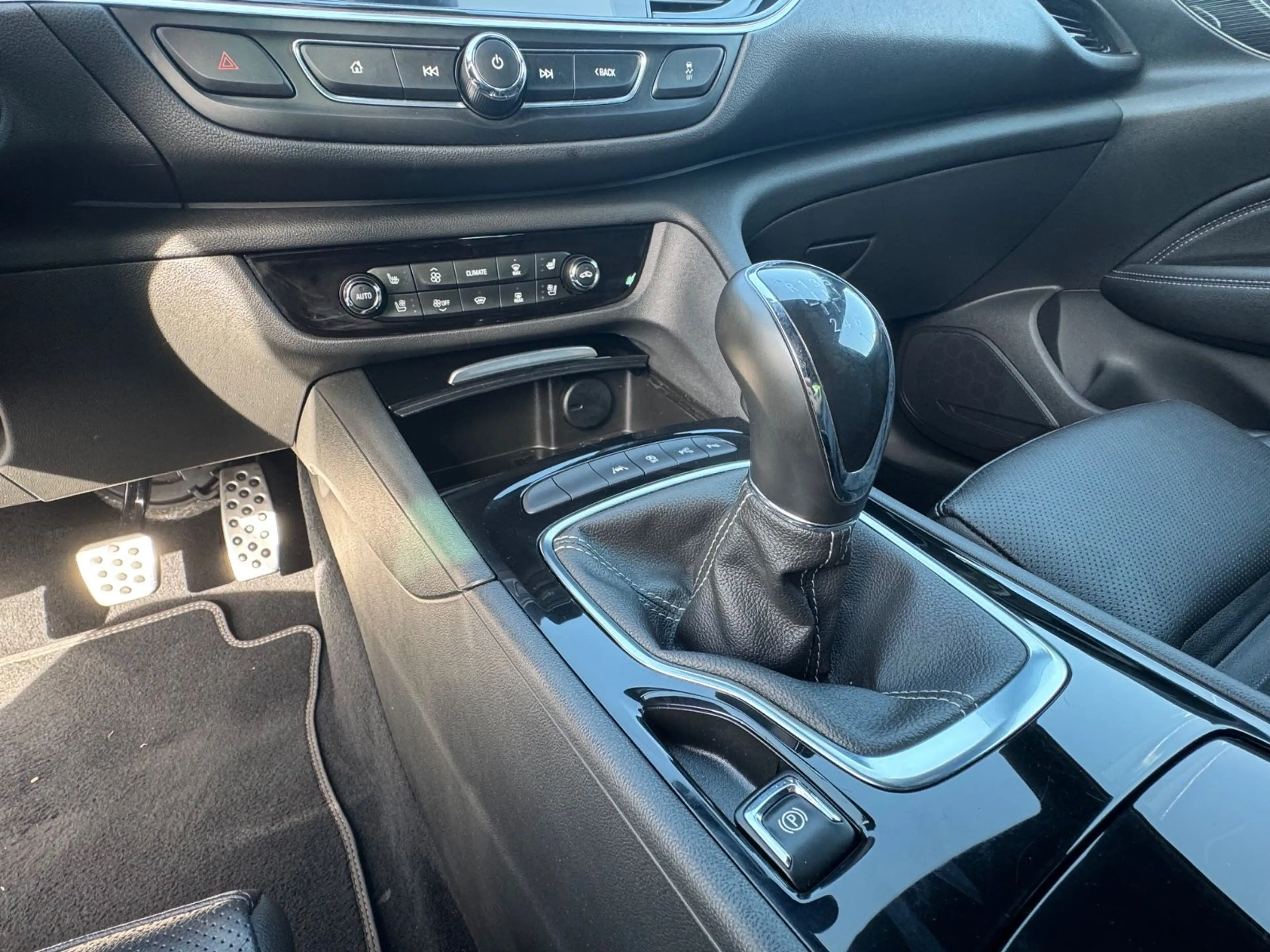 Opel Insignia Grand Sport *LEDER*HUP*360°*ACC*MASSAGE — photo 15