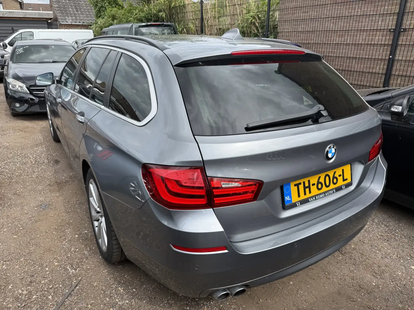 BMW 520 5-serie Touring 520d High Executive M Sport Grijs - 2