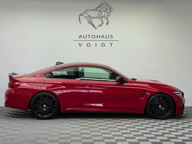 BMW M4 view 4