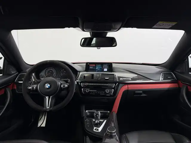 BMW M4 view 11
