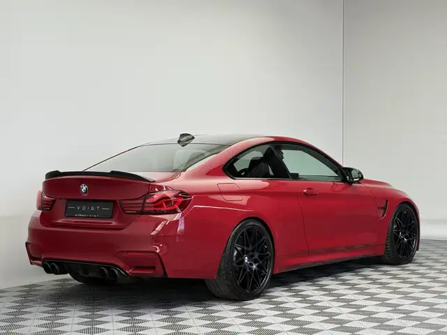 BMW M4 view 6