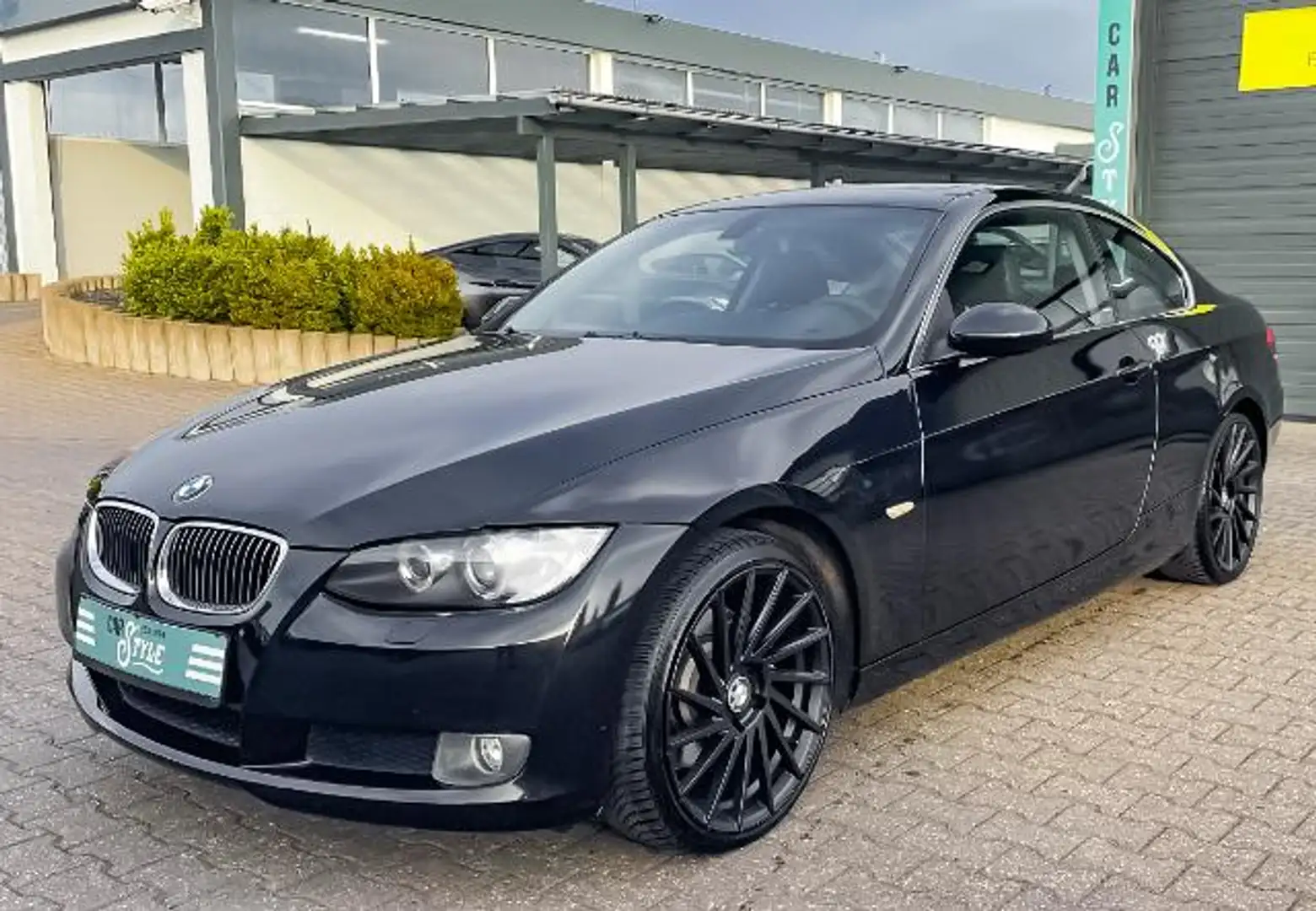 BMW 325 i Coupe NAVI SHZ PDC Schiebedach Чорний - 1