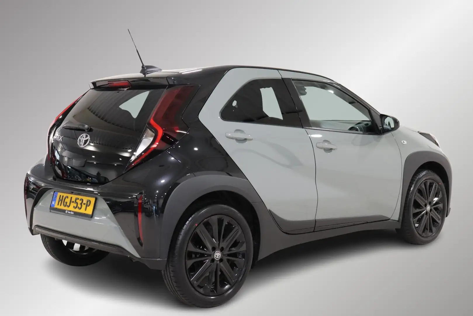 Toyota Aygo X 1.0 VVT-i S-CVT Pulse, Design Pack, Climate contro Groen - 2