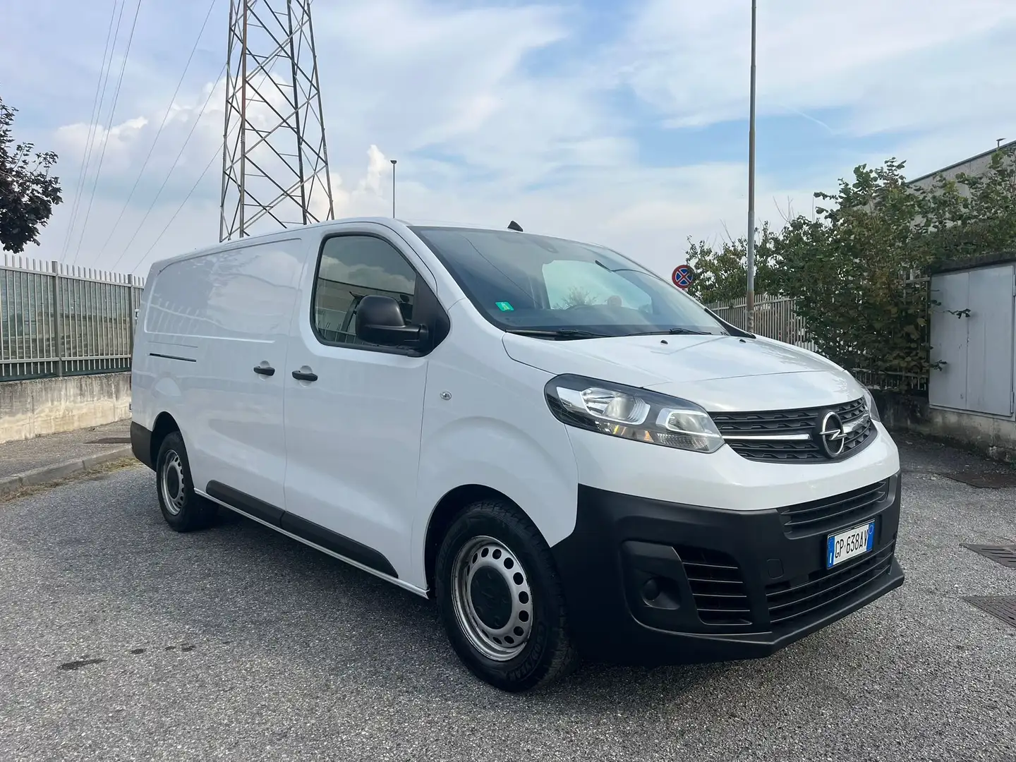 Opel Vivaro 2.0DCI 145CV PASSO LUNGO Blanc - 2