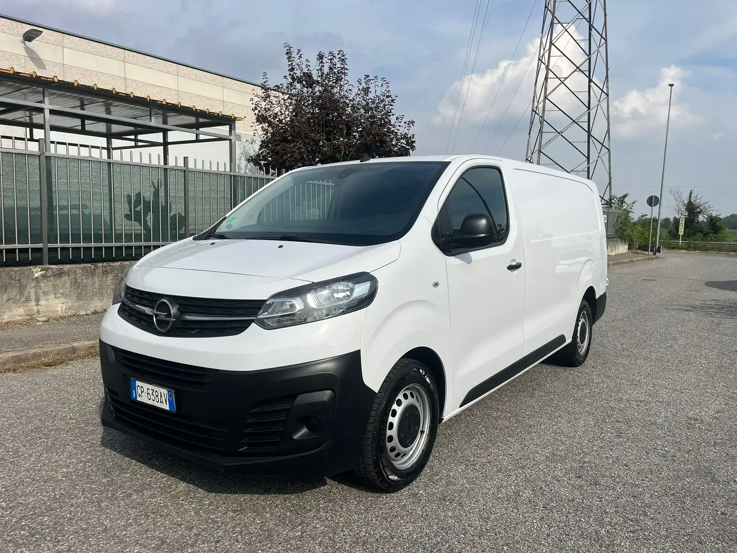 Opel Vivaro 2.0DCI 145CV PASSO LUNGO Blanc - 1