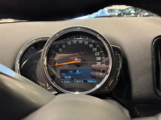Mini Cooper Se view 9