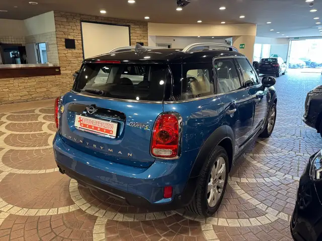 Mini Cooper Se view 3