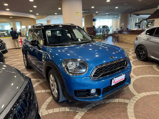 Mini Cooper Se view 2