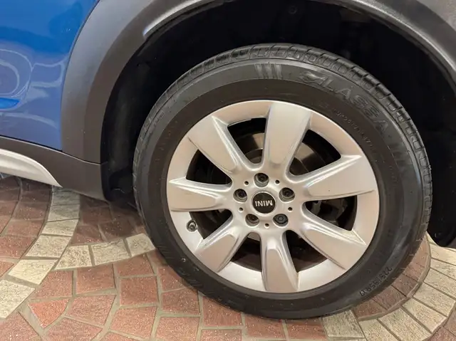 Mini Cooper Se view 5