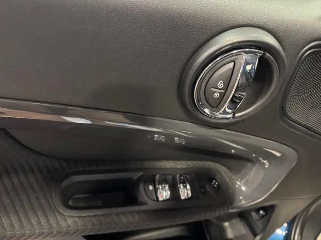 Mini Cooper Se view 12