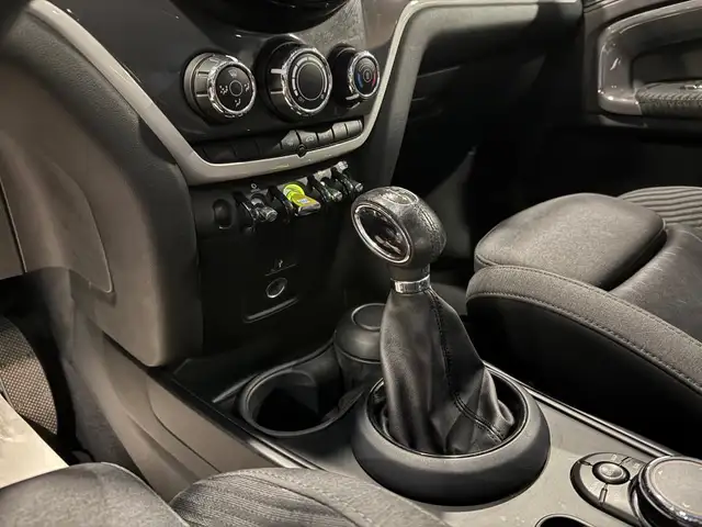 Mini Cooper Se view 11
