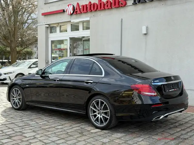 Mercedes-Benz E-Class view 8