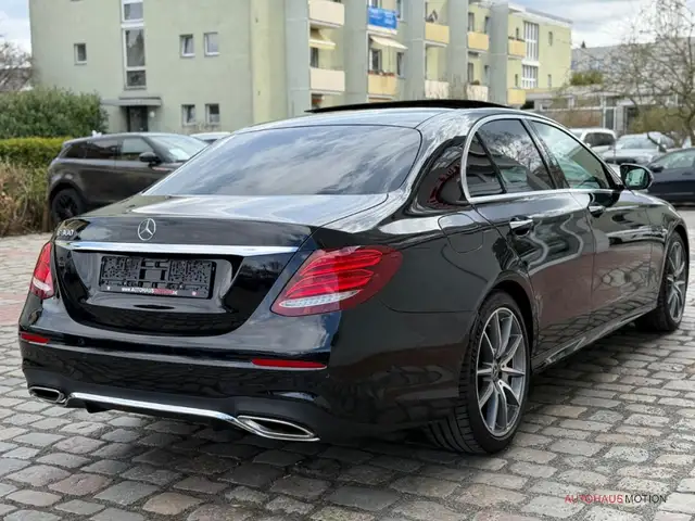 Mercedes-Benz E-Class view 5
