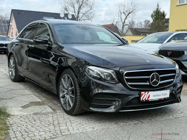 Mercedes-Benz E-Class view 4