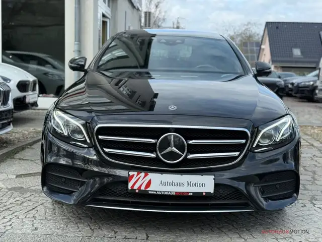 Mercedes-Benz E-Class view 3