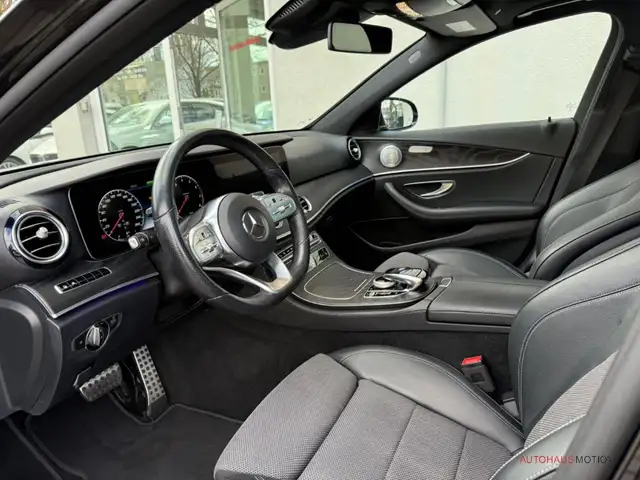 Mercedes-Benz E-Class view 13