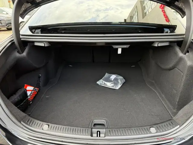 Mercedes-Benz E-Class view 7