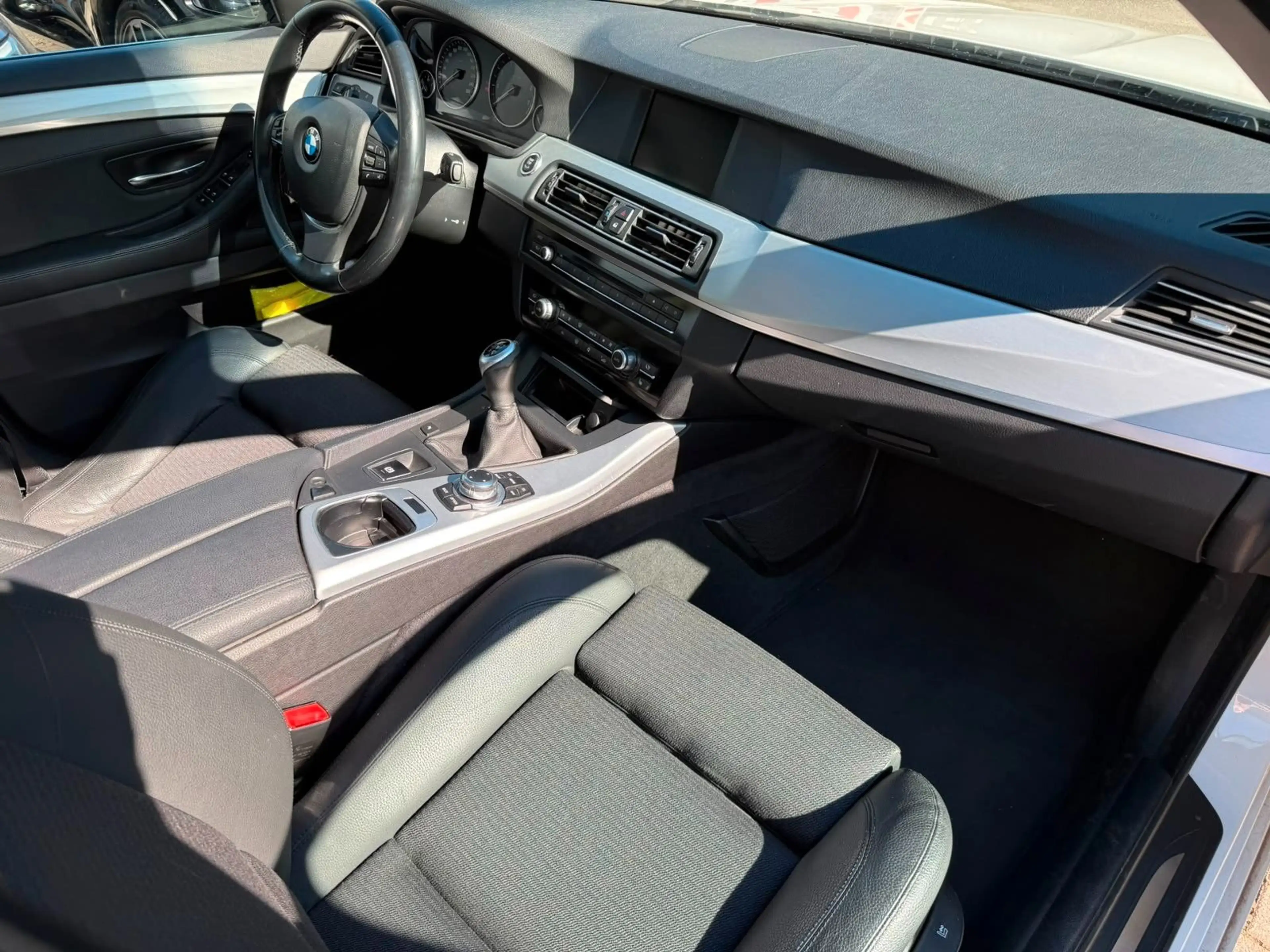 BMW 523 i Limousine*Schiebedach*1.Hand*Temp*AHK*Xenon — photo 8