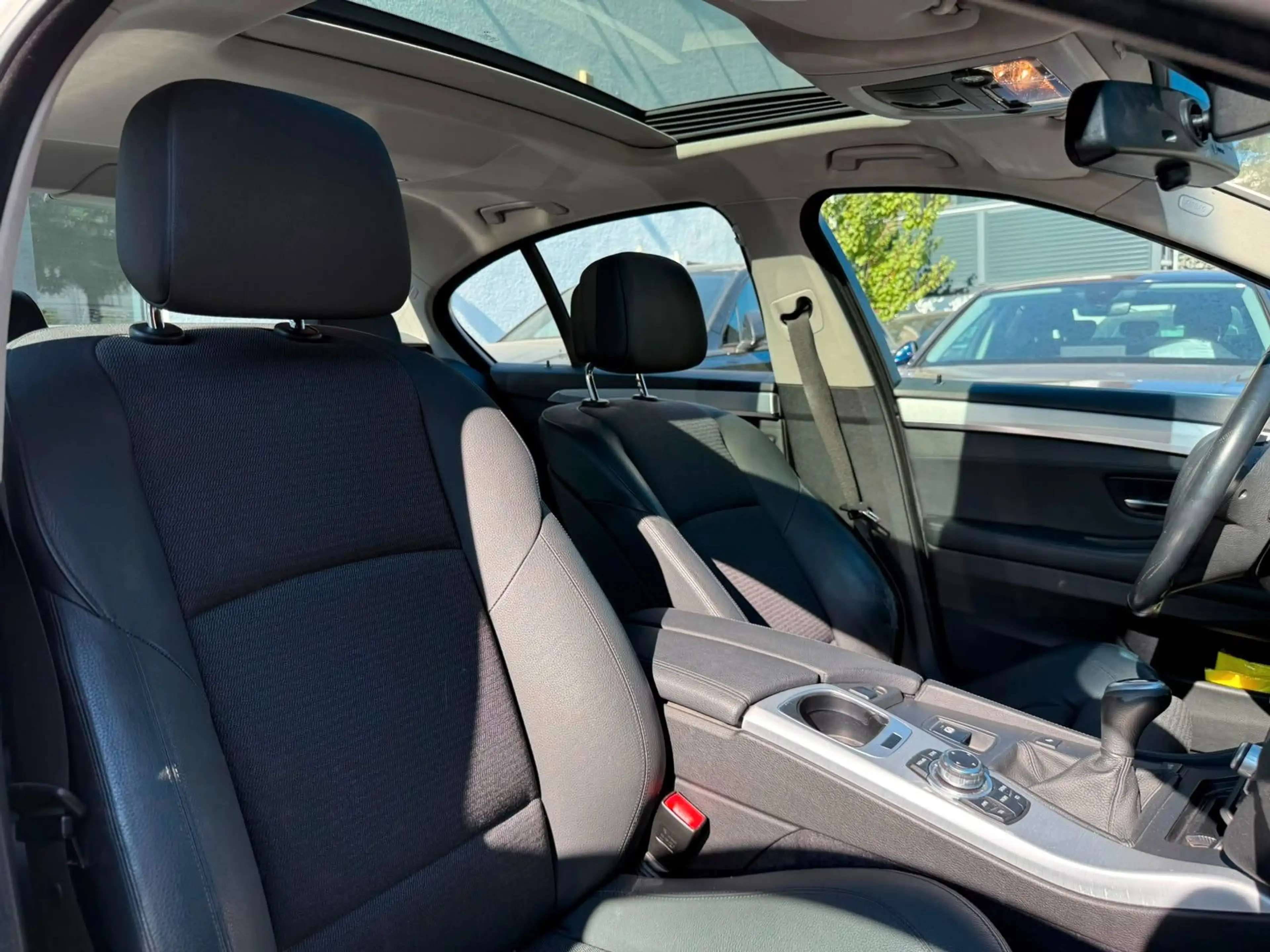 BMW 523 i Limousine*Schiebedach*1.Hand*Temp*AHK*Xenon — photo 9