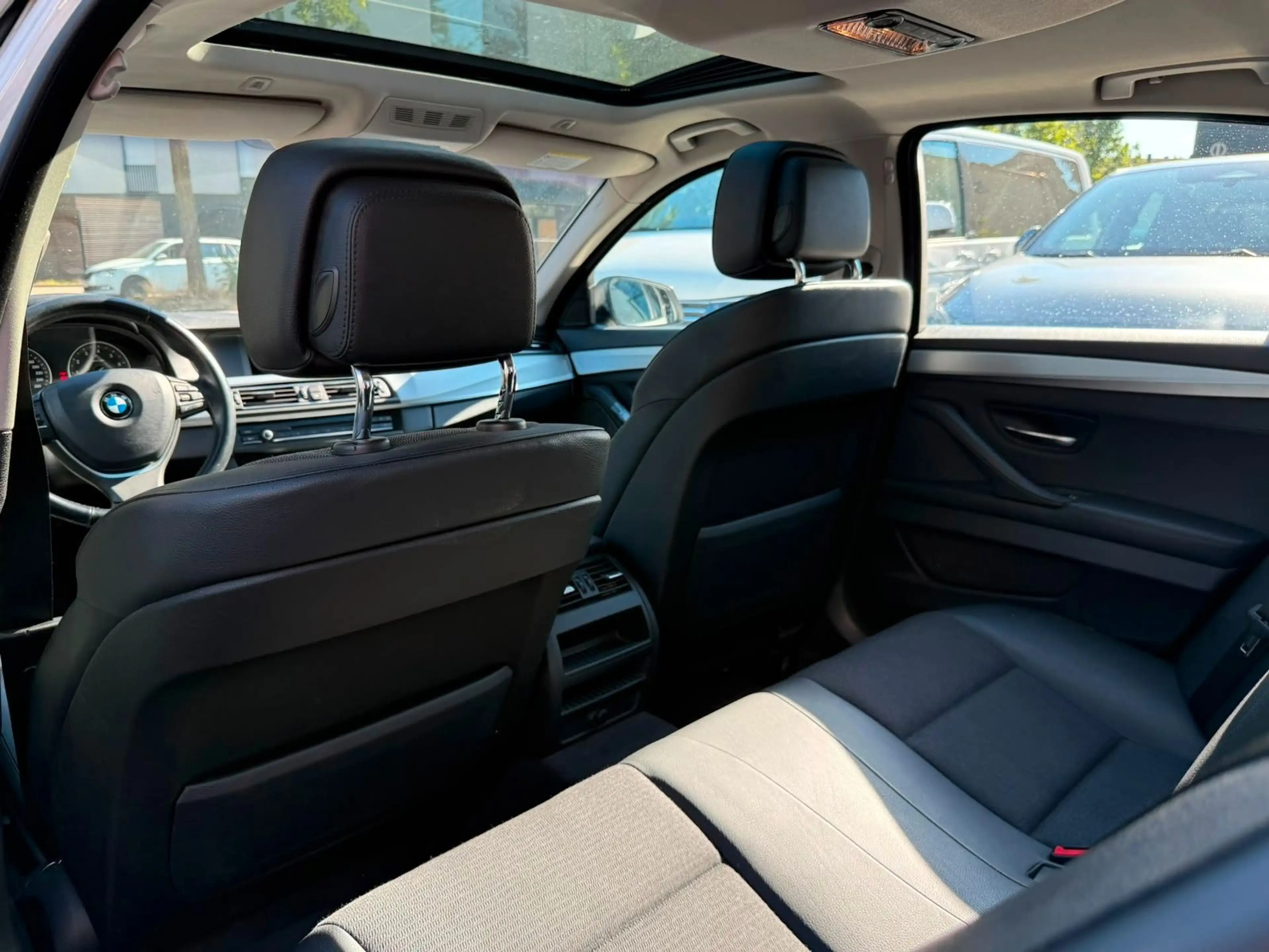 BMW 523 i Limousine*Schiebedach*1.Hand*Temp*AHK*Xenon — photo 11